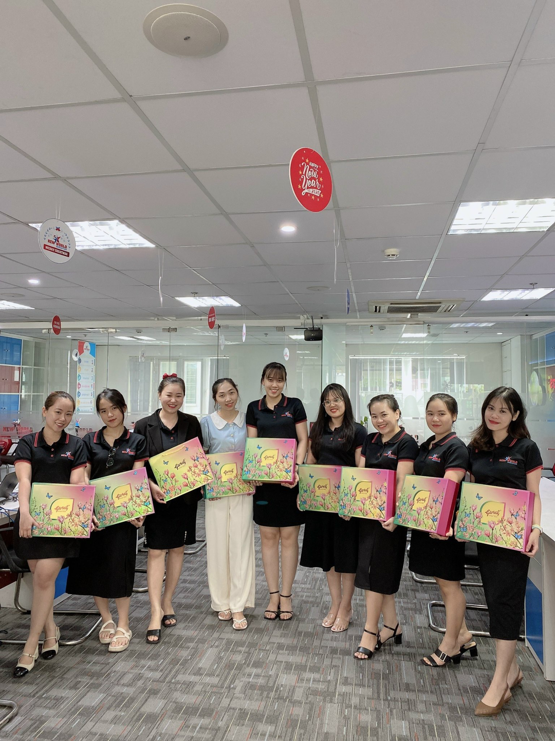 Tặng quà trung thu cho nhân viên 2023 - VP Đà Nẵng